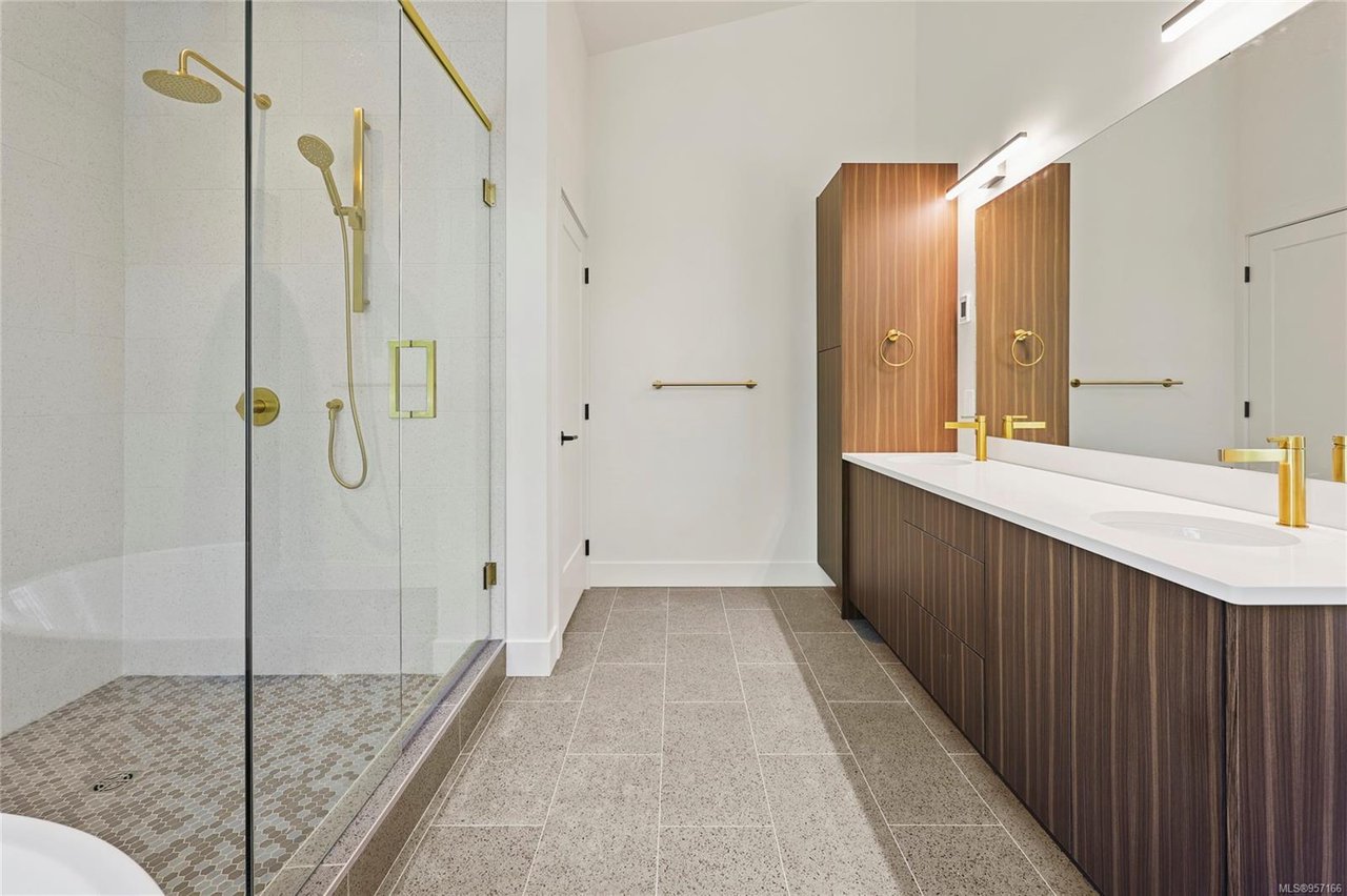 3913 Olympian Wy