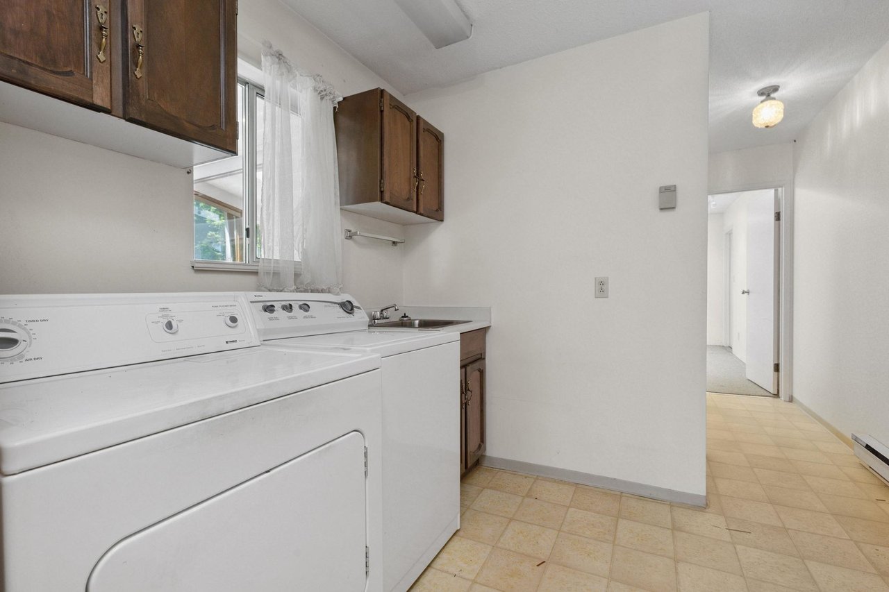 14324 25 Ave