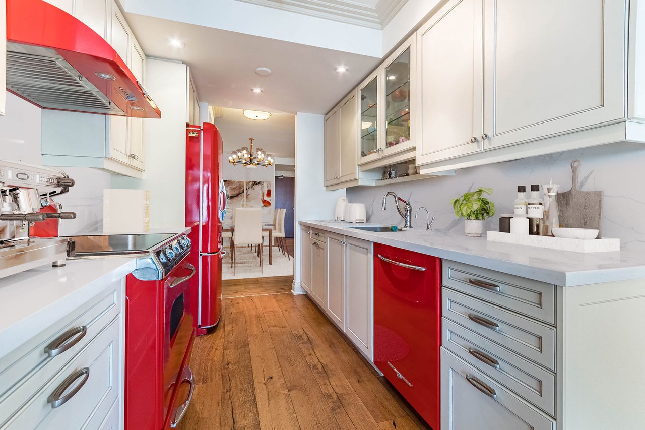 #3302 - 2181 Yonge St.