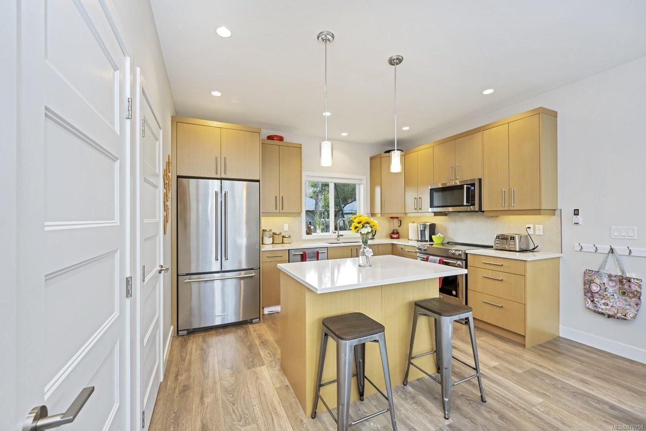 2214 Echo Valley Rise, Langford