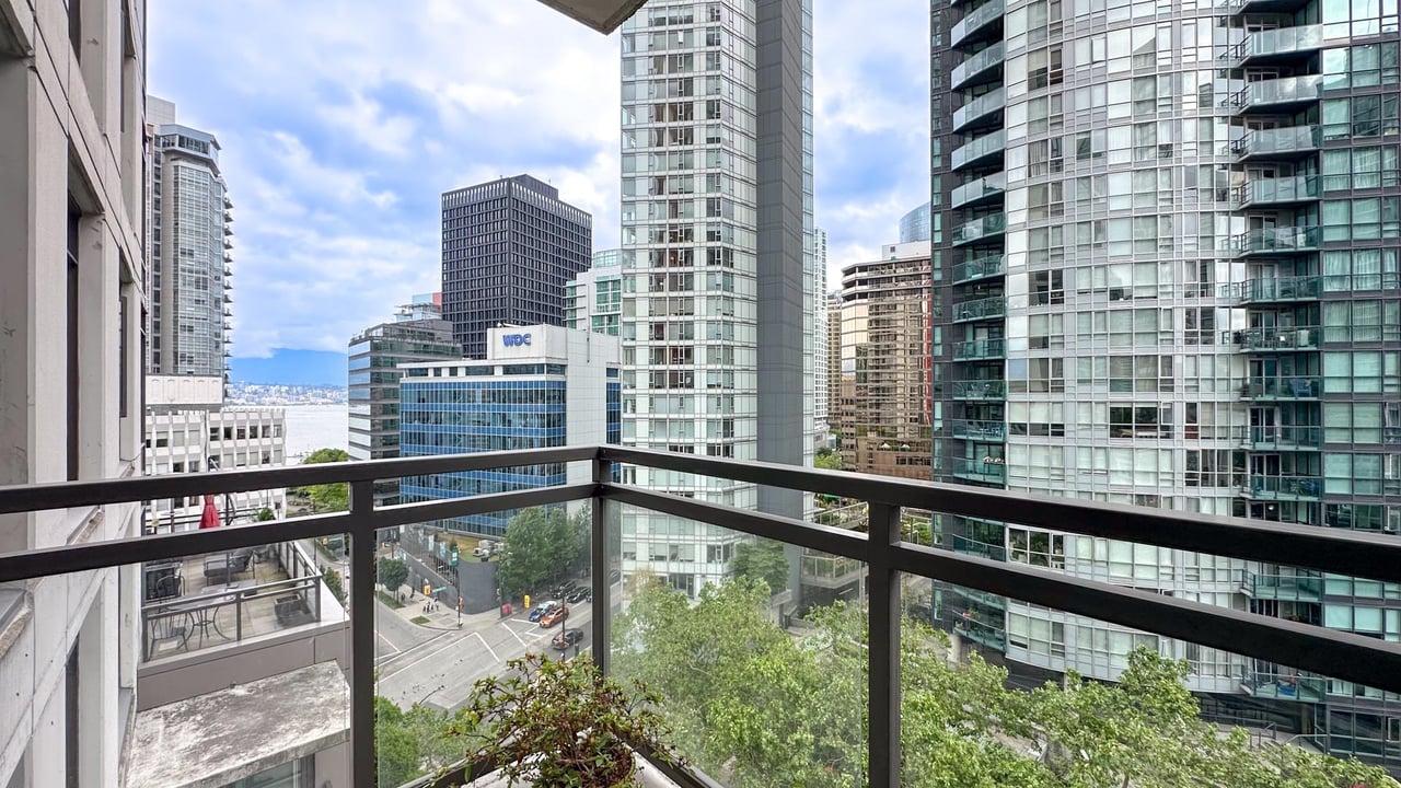 1001-1211 Melville St