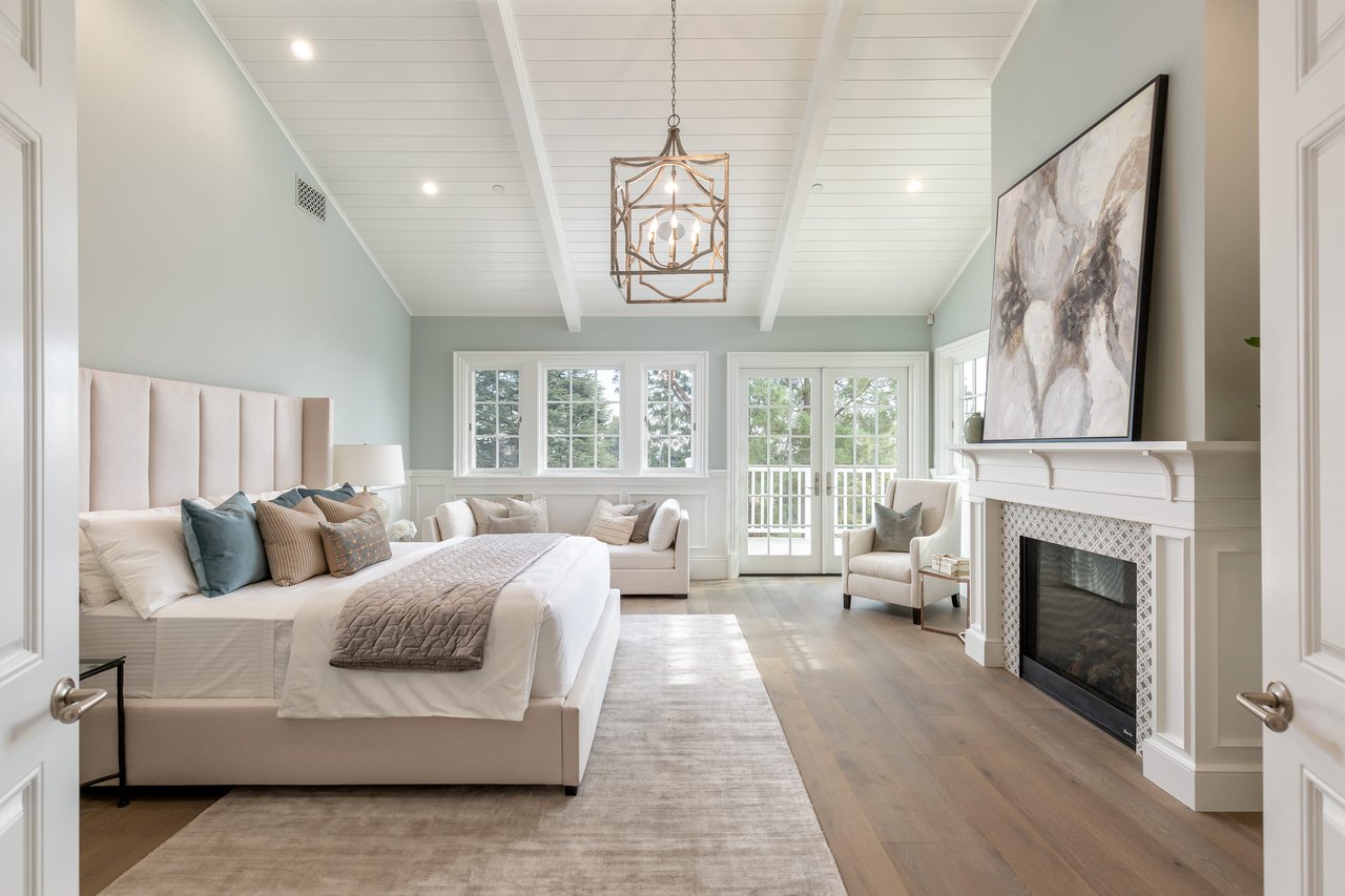 Exquisite Estate in Prime Riviera