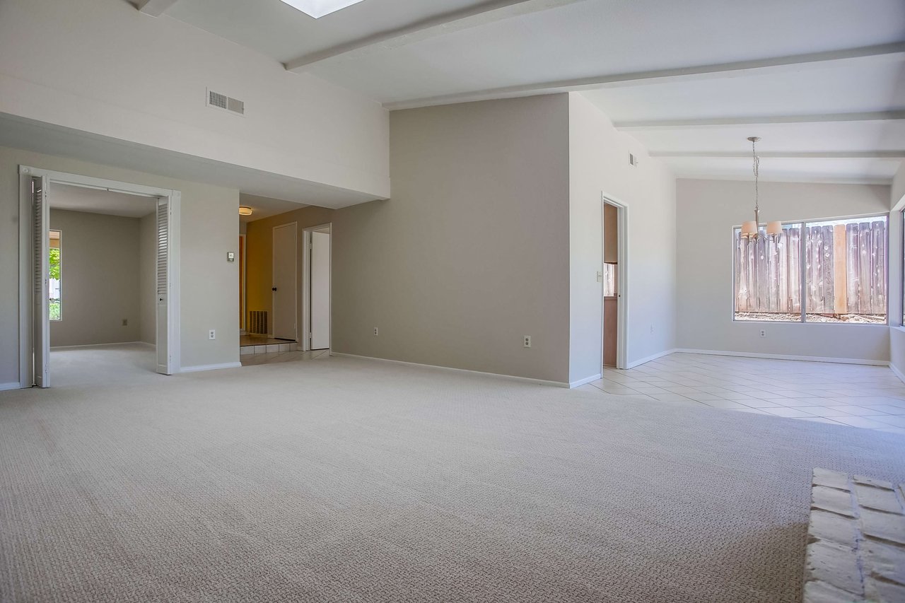 7114 Columbine Dr