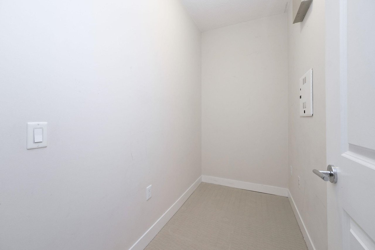 1605-1833 Crowe St