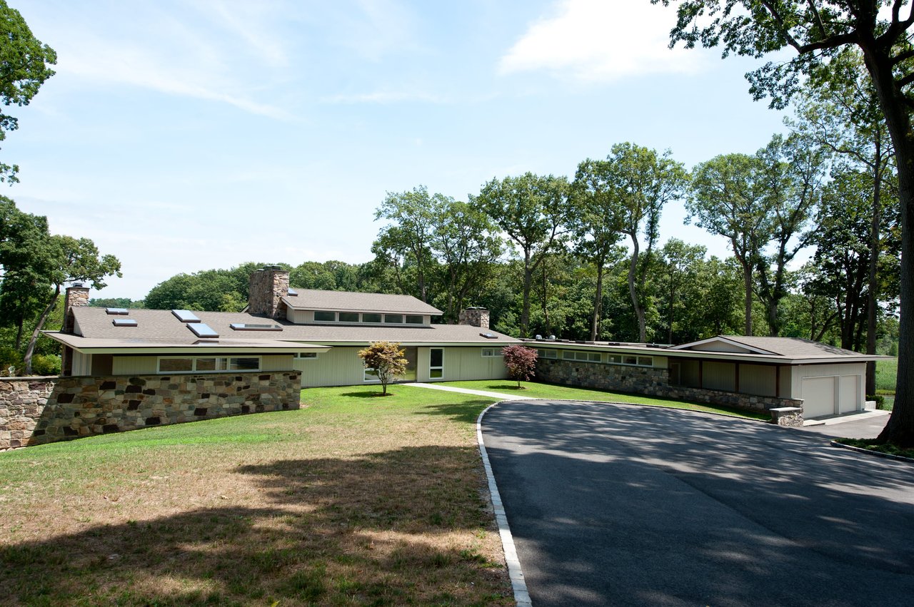 205 Centre Island Rd