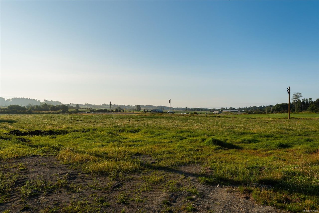 7081 Central Saanich Rd