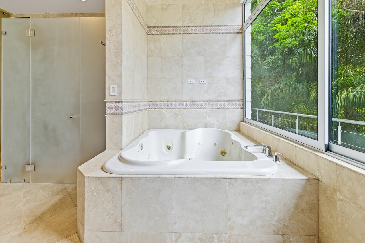 Panoramic Valley Views Retreat, Santa Ana, San Jose