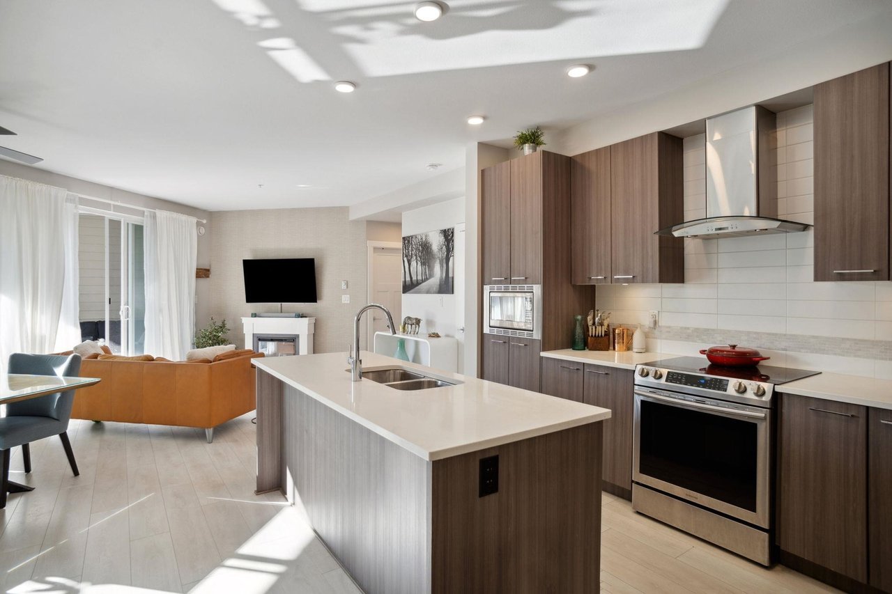 207-4690 Hawk Lane