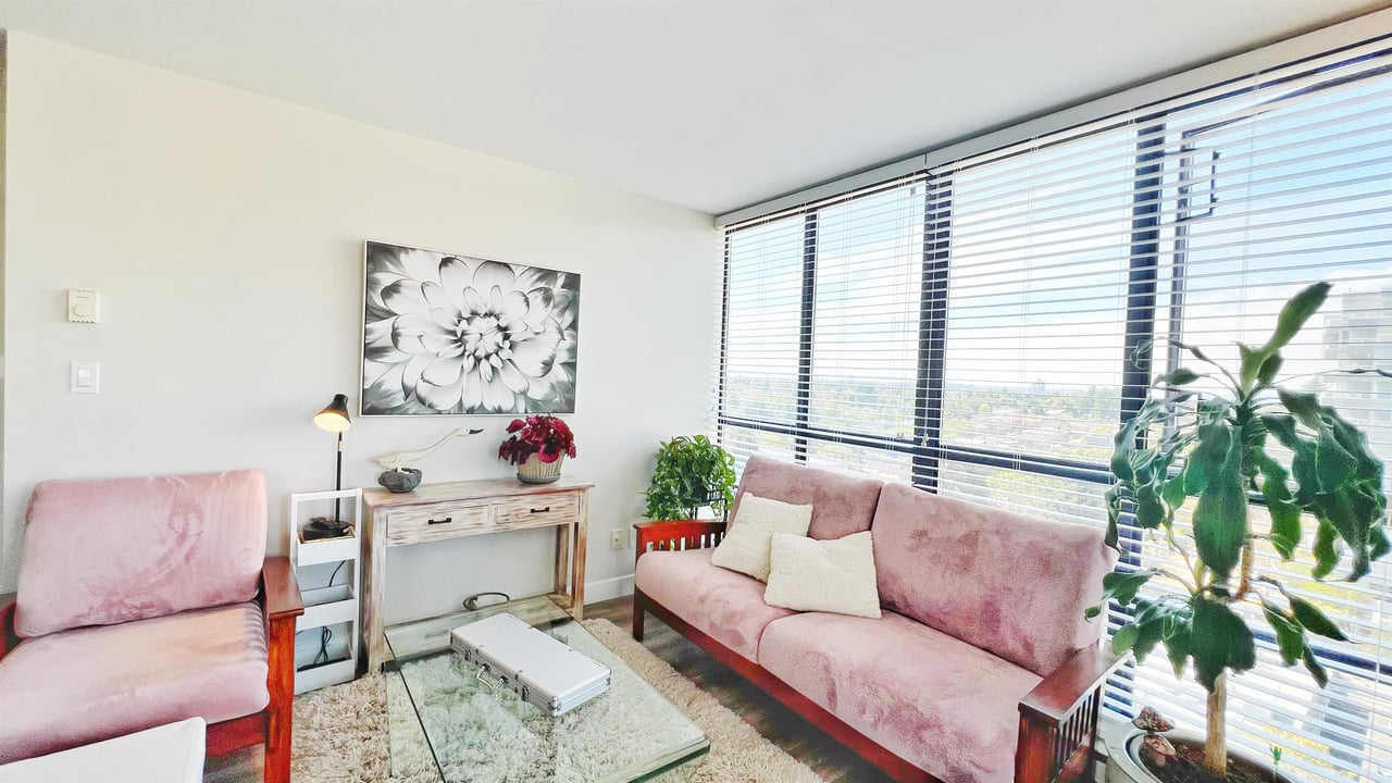 905-3438 Vanness Ave