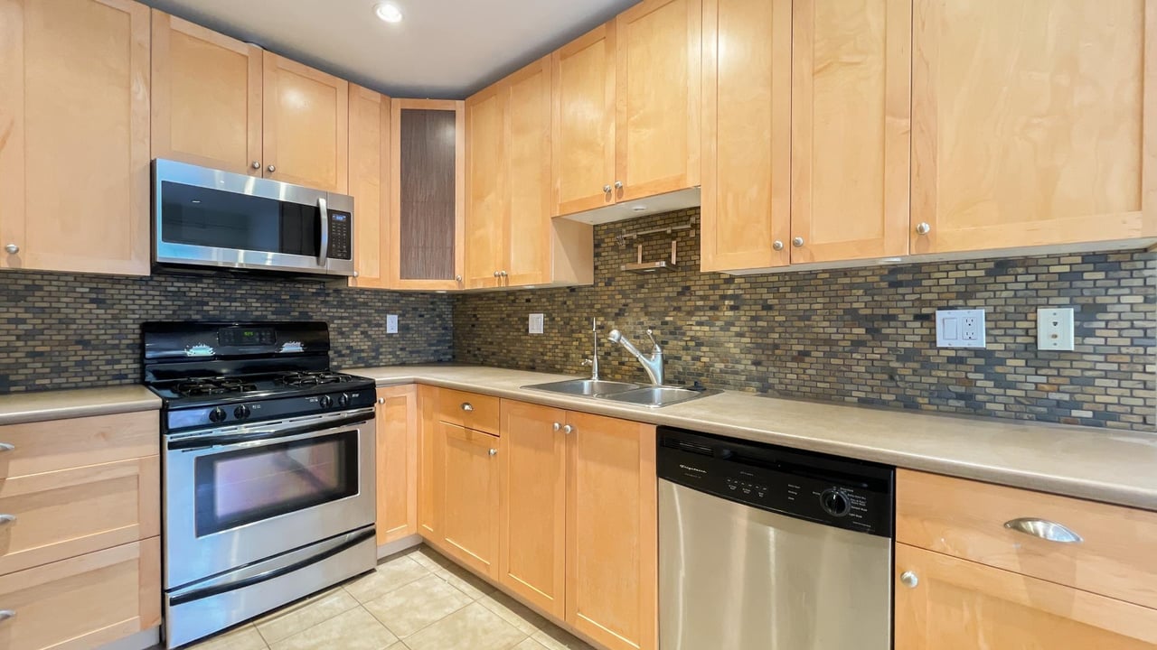 451 E 47th Ave