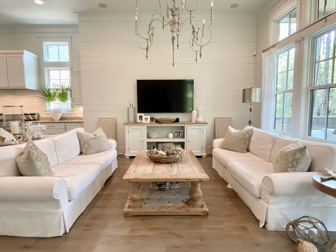435 W Lake Forest Drive