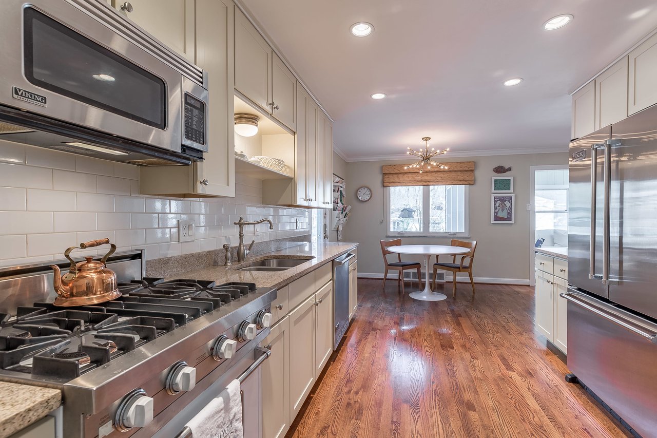 Darling 1.5 Story Home in Crystal Lake Park