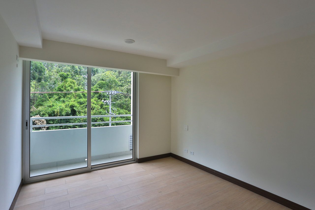 Urban Condo With Rooftop Gym, Heredia