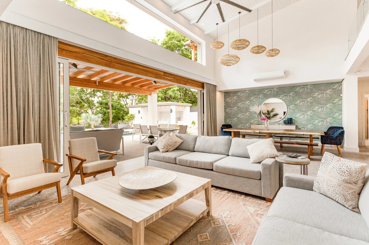 Emerging Design Trends: 4 Homes with Accent Wallpaper 