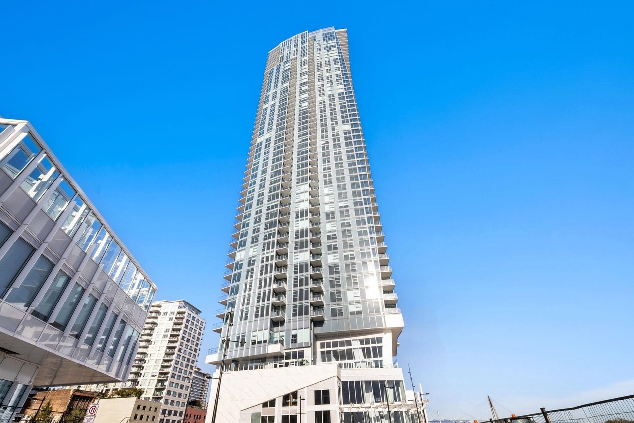 906-680 Quayside Drive, New Westminster