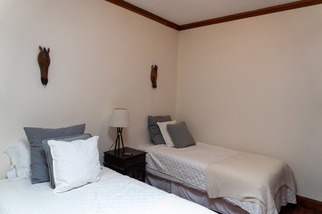 Mountain Estate With Guest Studio, Santa Ana, San Jose