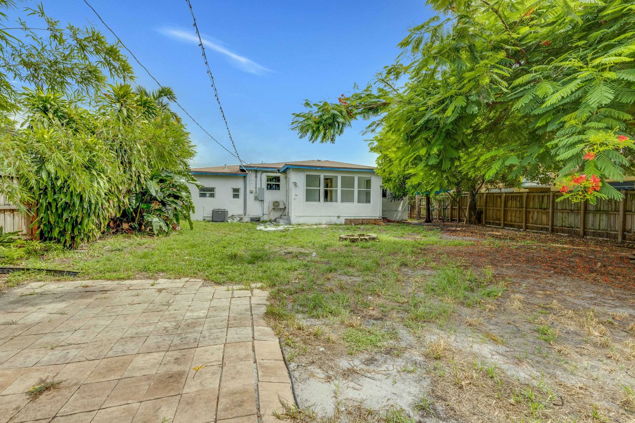 1844 Sheridan St Hollywood FL-33020