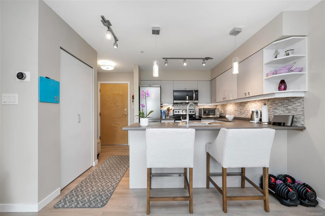 208-787 TYEE Rd, Victoria