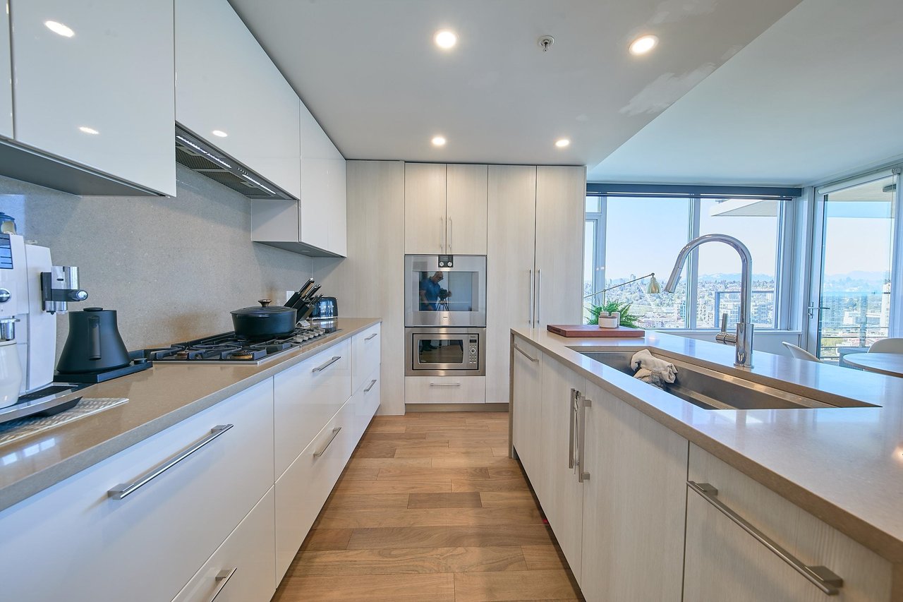 1804-210 Salter Street, New Westminster