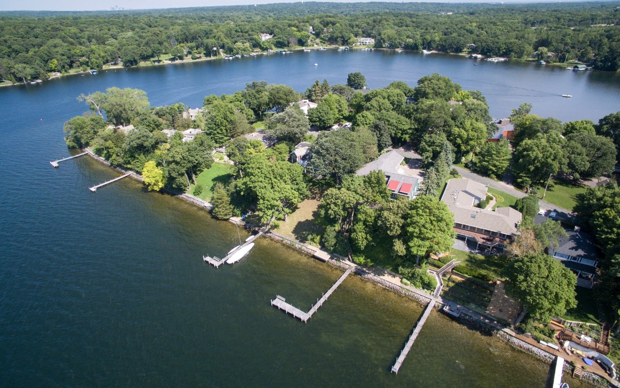 19780 Lakeview Ave | Deephaven