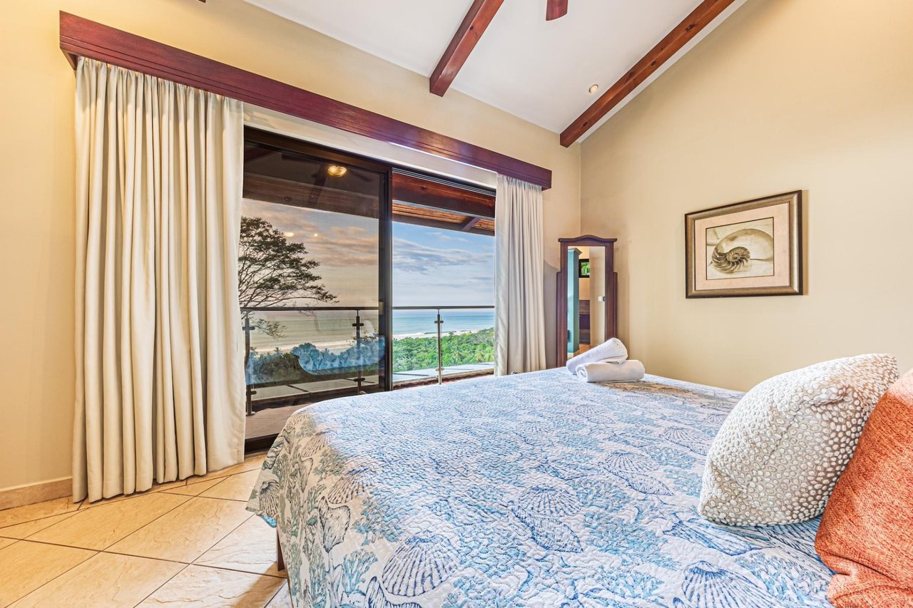 Colonial Oceanfront Rental Estate, Dominical, Puntarenas