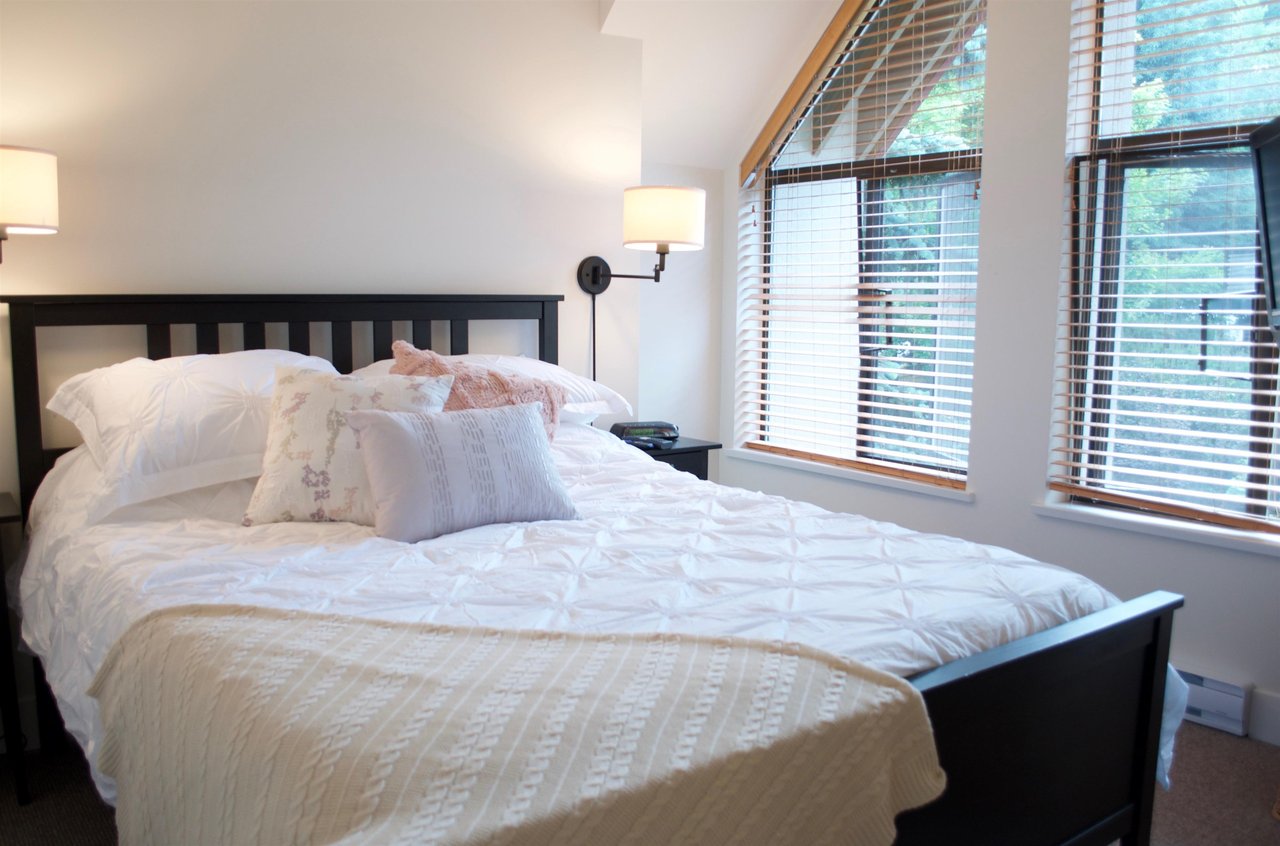 27-4637 Blackcomb Wy