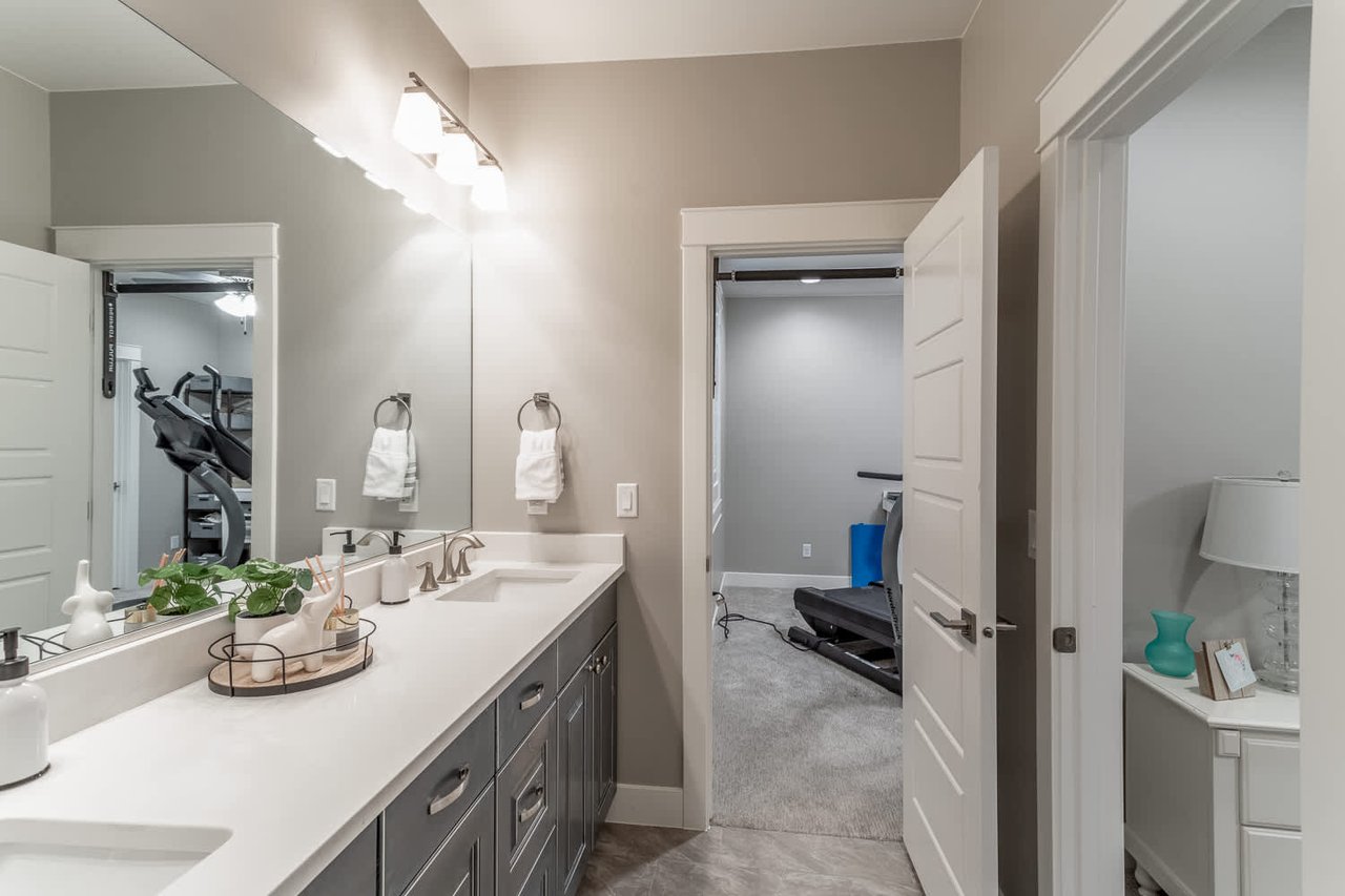 258 W Blue Quartz Dr