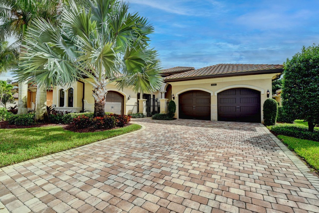 8486 Hawks Gully Ave