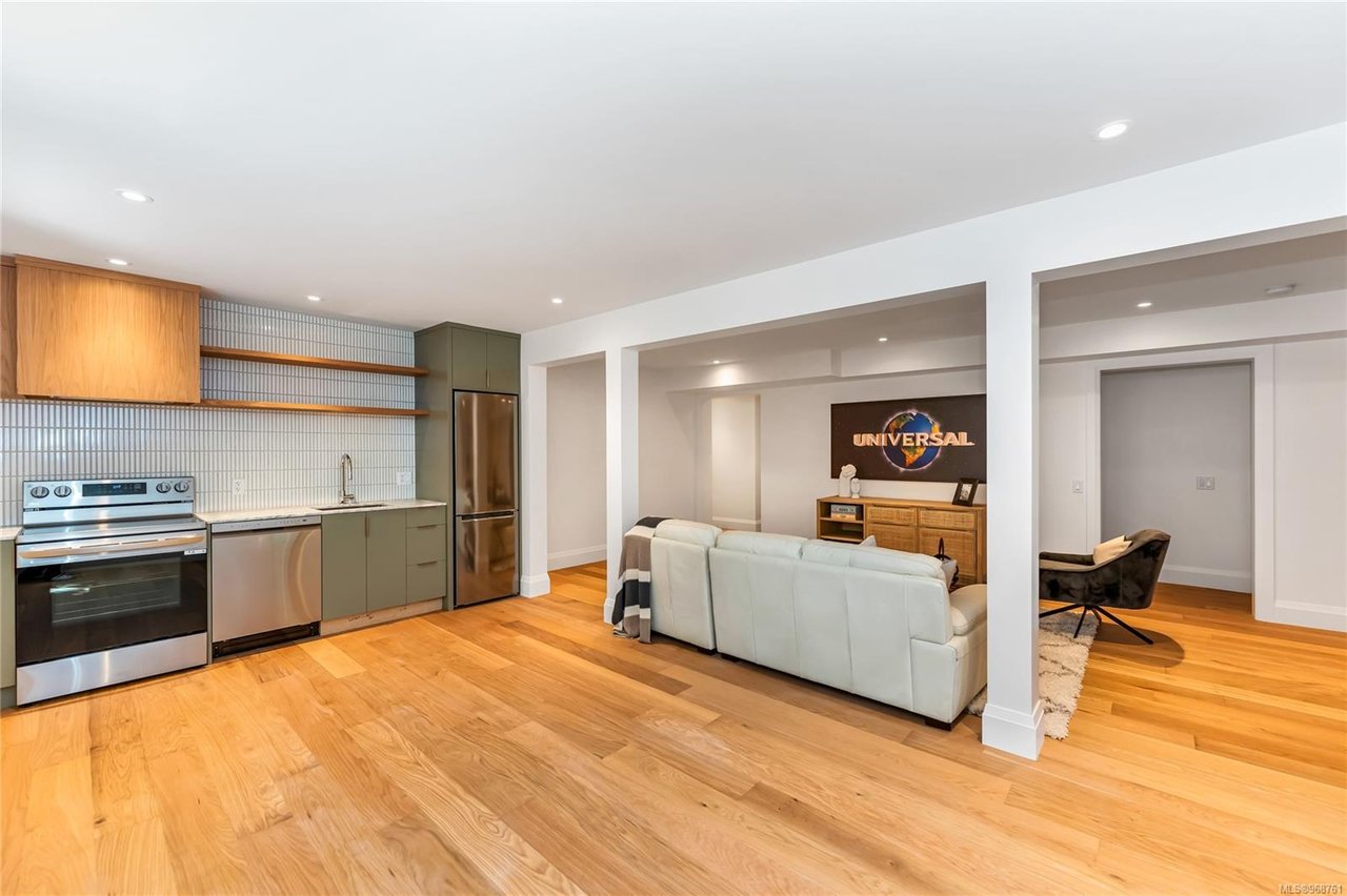 736 Falkland Rd, Oak Bay