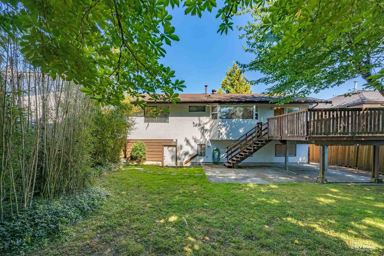 3162 Bute Cres