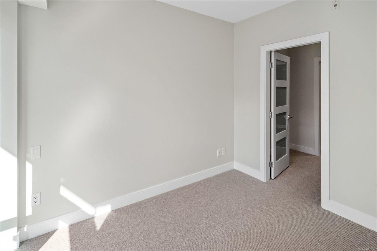 N212-1105 Pandora Ave