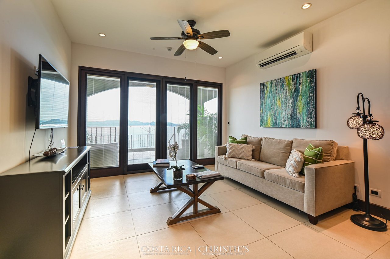 360 - 306 Splendor Condo