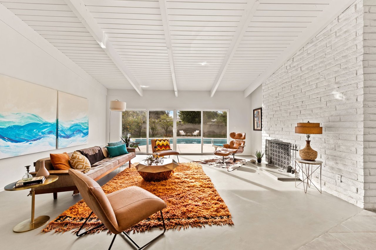 5330 Dubois Ave