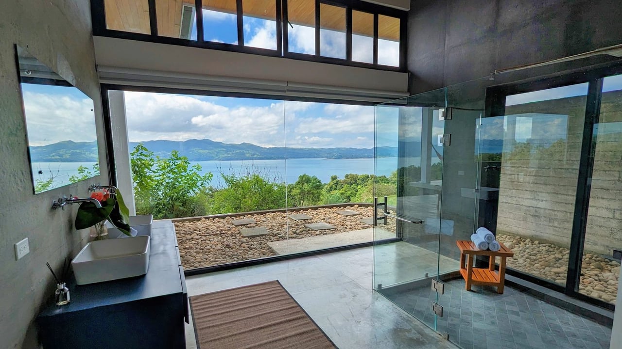 Contemporary Lake View Home, Lake Arenal, Alajuela