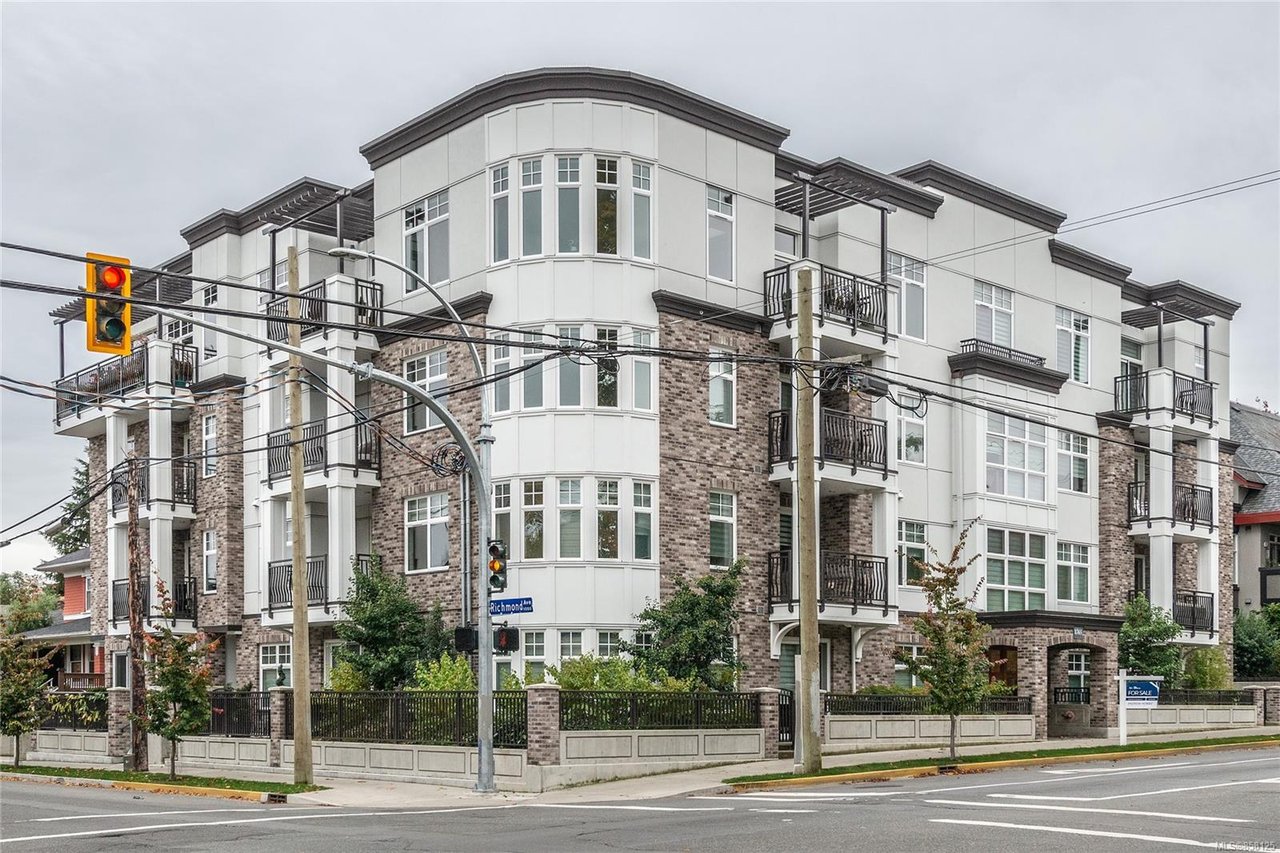 401-1765 Oak Bay Ave