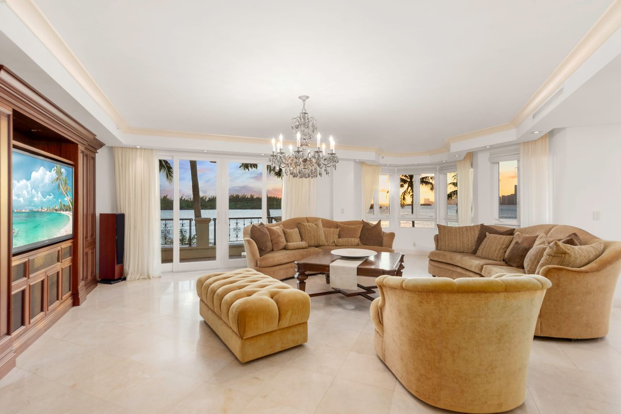 2426 FISHER ISLAND DR