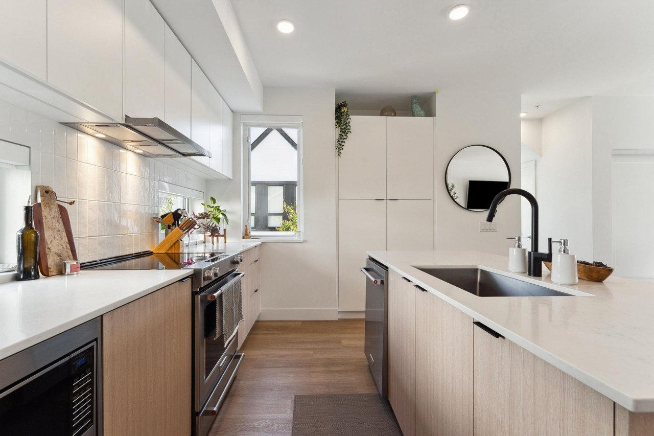 212-1306 Laval Square