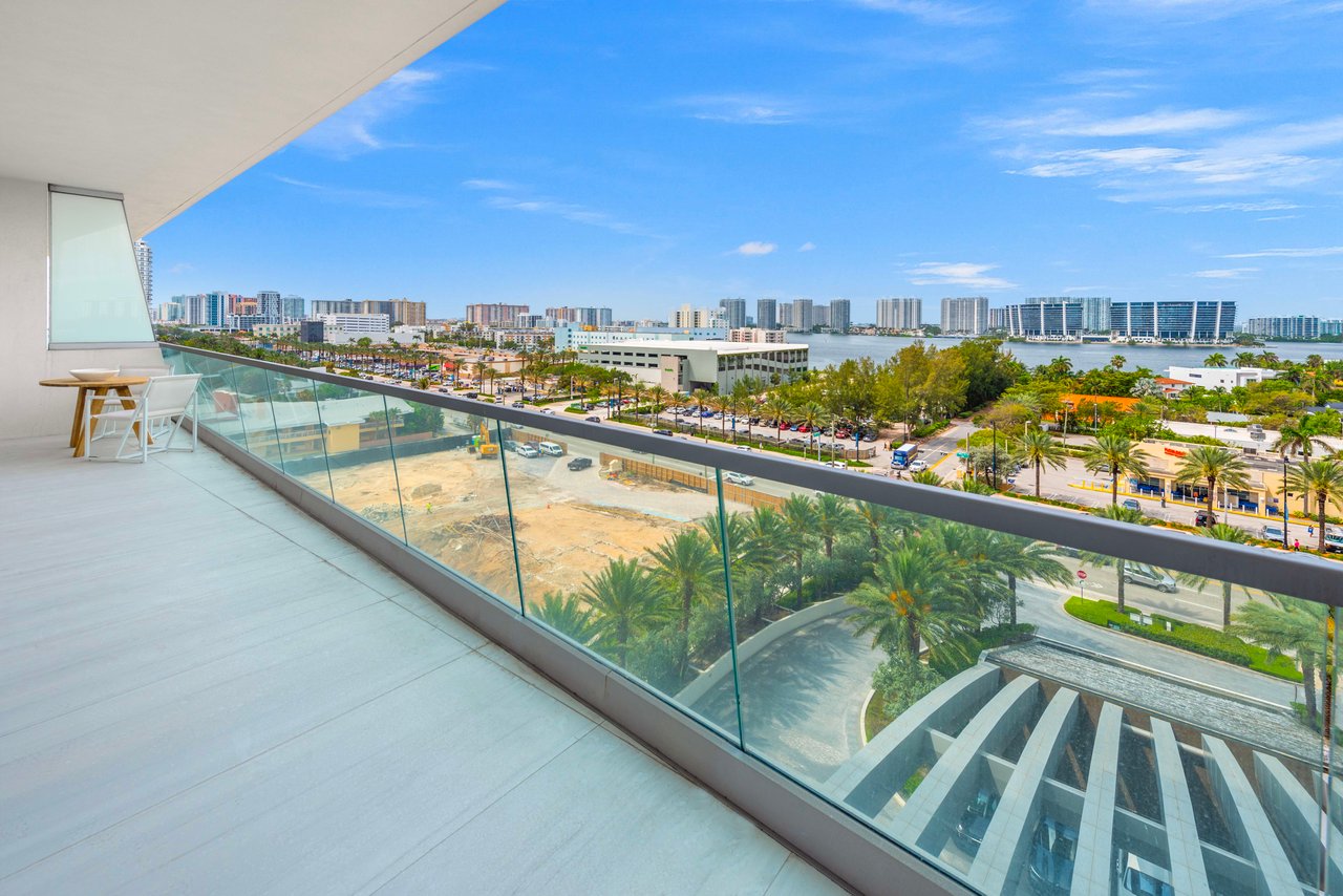 18501 Collins Ave Unit: 703