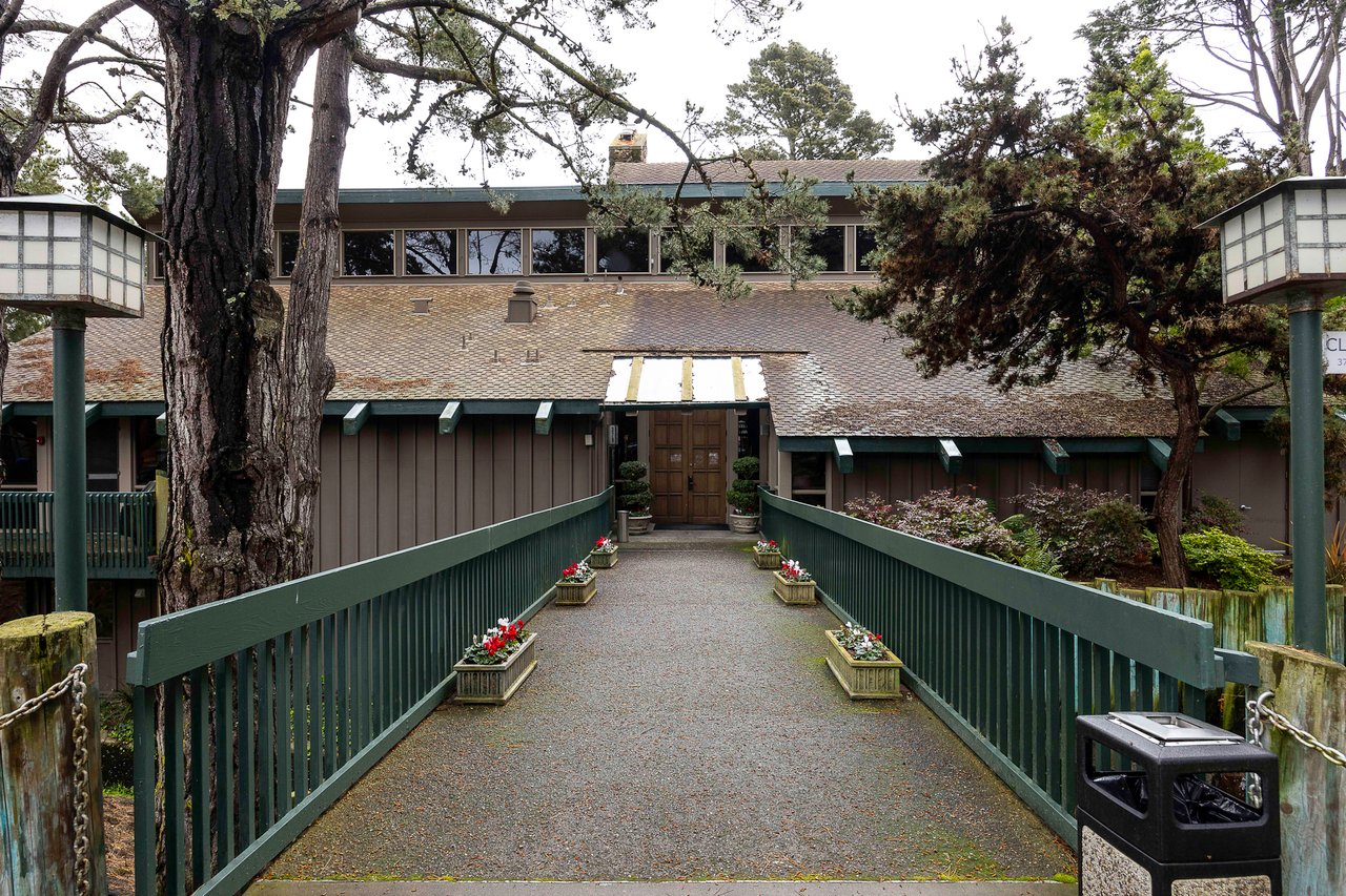 397 Imperial Way #210, Daly City