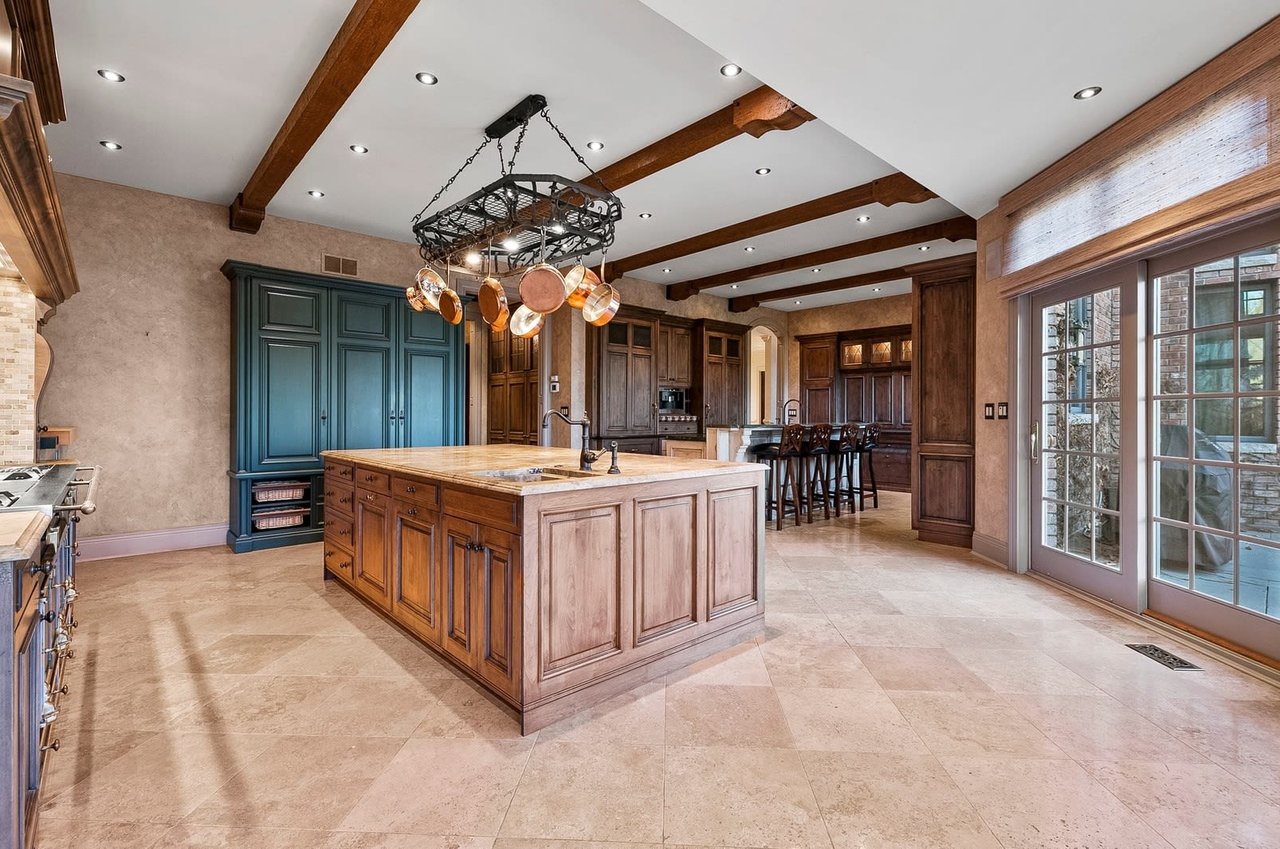6631 Lee Ct