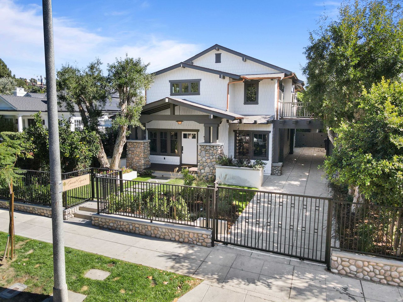 1520 N Sierra Bonita Ave, Sunset Square