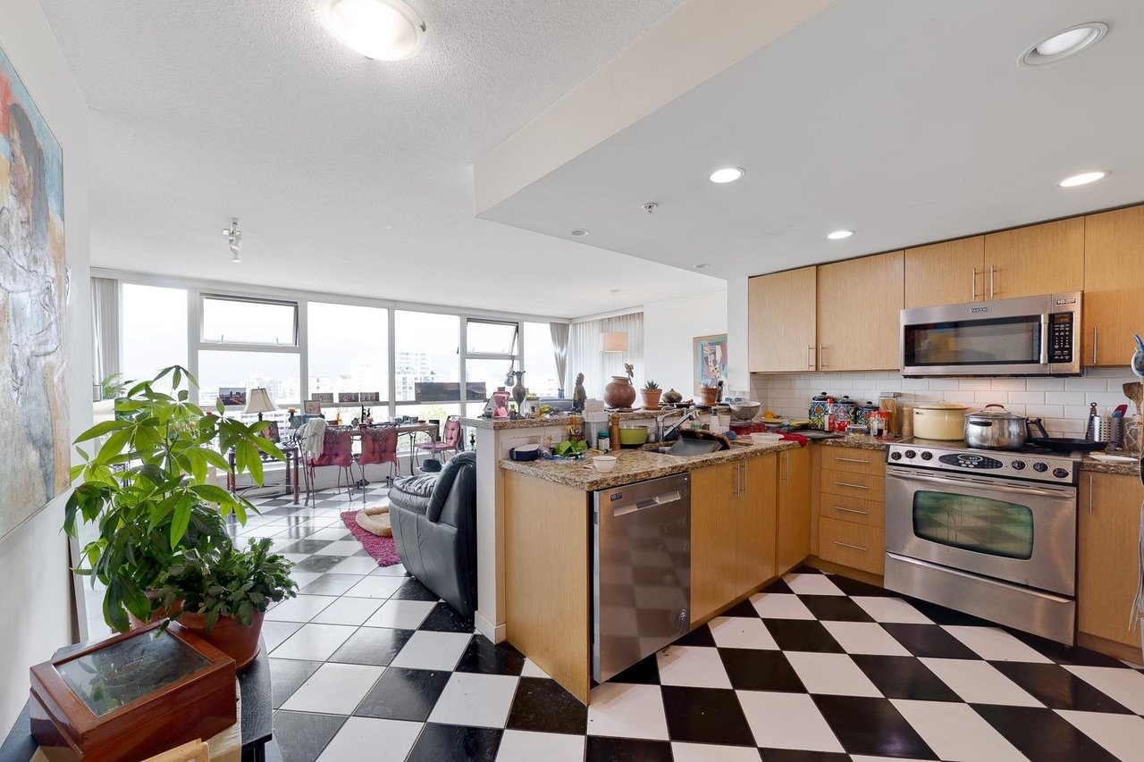 1101-125 Milross Ave