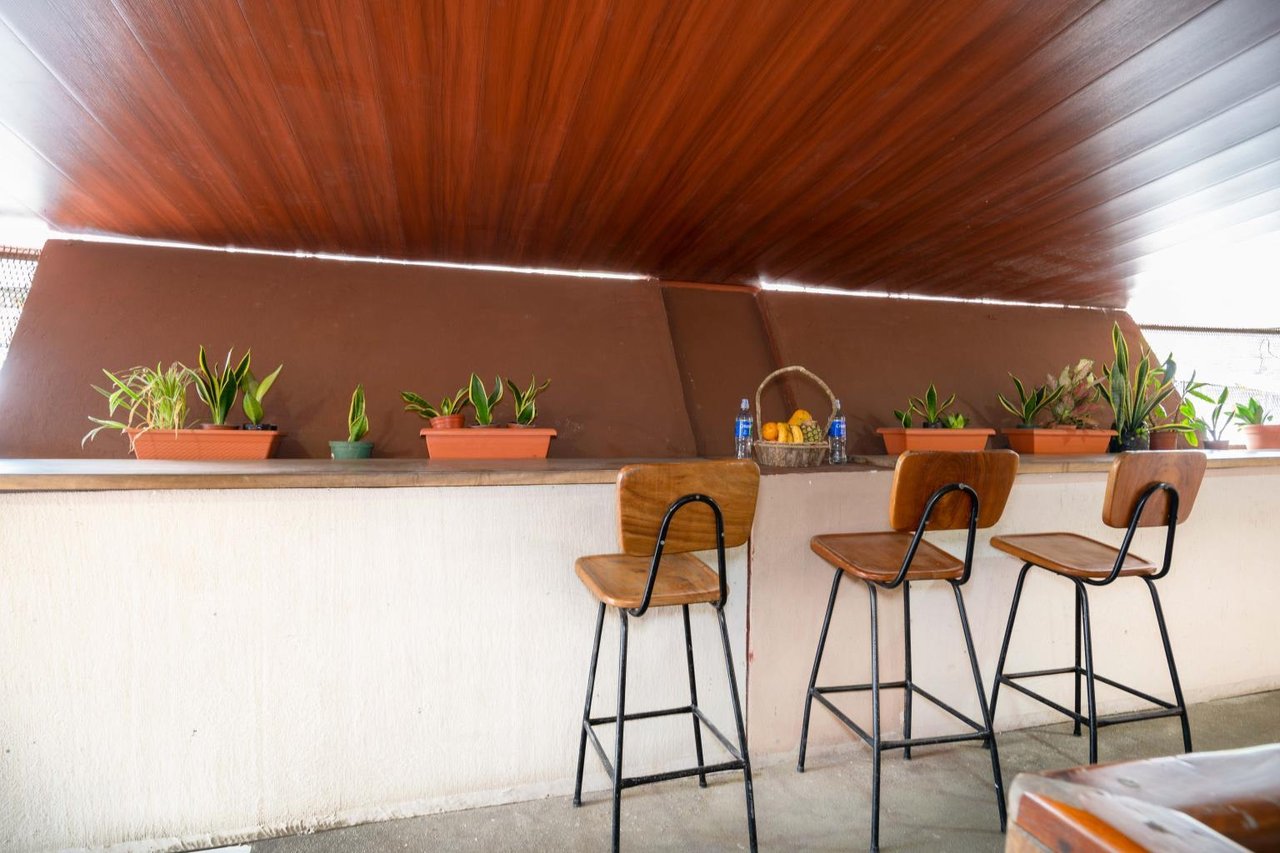 Downtown Quepos Central Hostel/Commercial Space