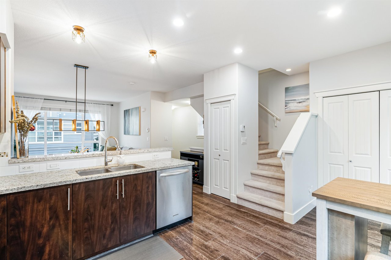 46-15405 31 Ave