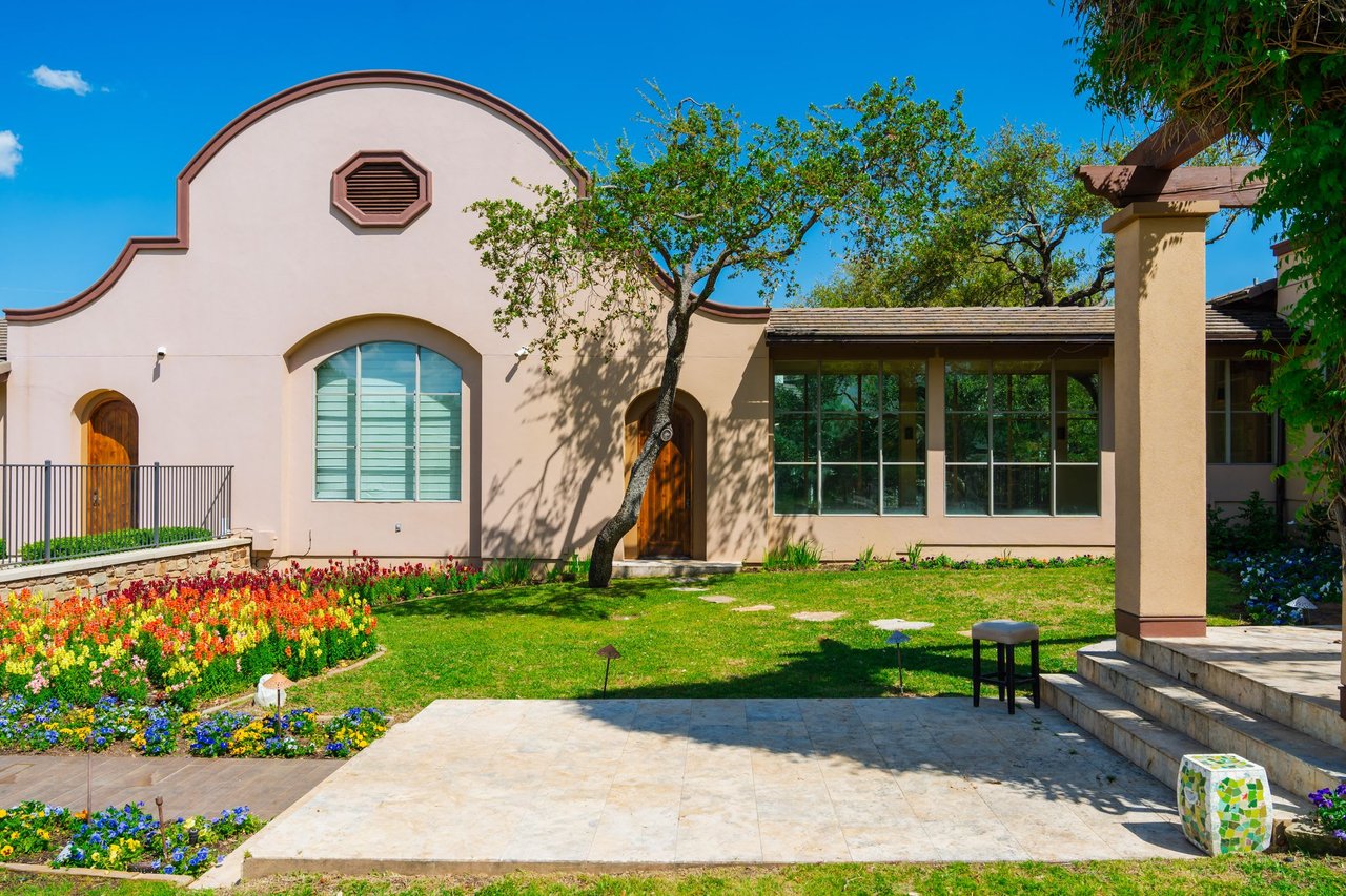 Gated Estate in Seven Oaks