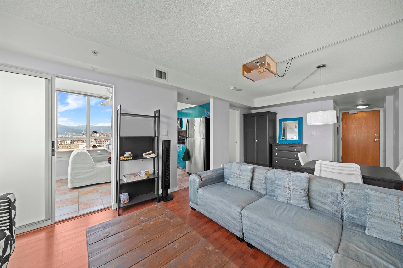 1905-63 Keefer Pl