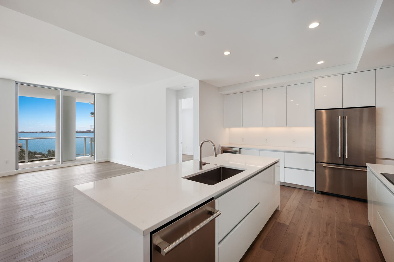 301 Quay Commons, #811