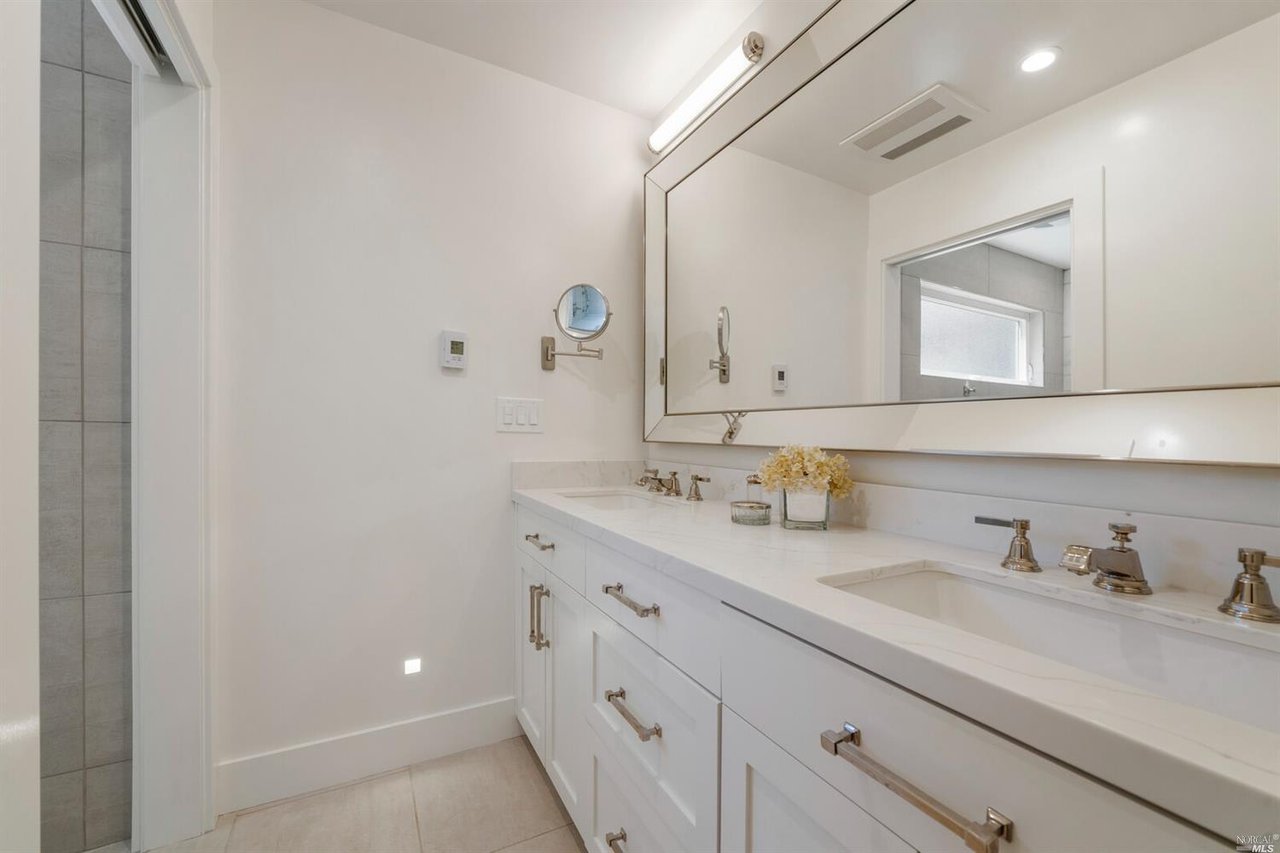 1125 S Eliseo Dr