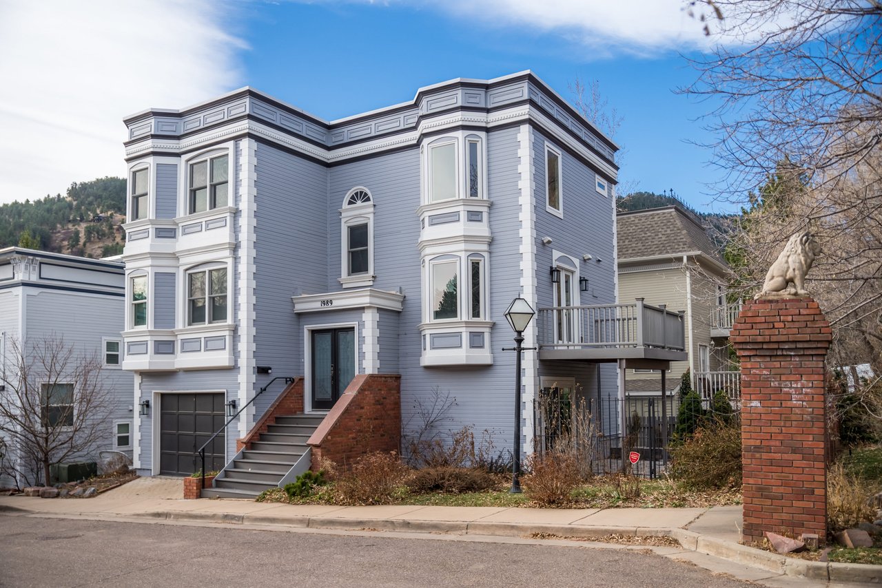 1989 Beacon Ct