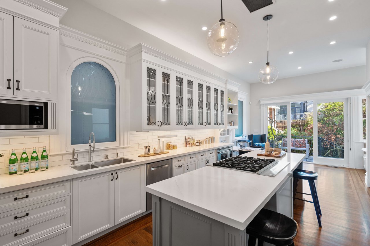 Grand Pacific Heights Home on a Coveted Flat Block between Lafayette & Alta Plaza Parks